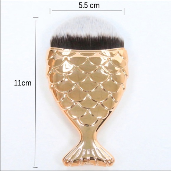 Silver Mermaid Makeup Brush - Picture 2 of 4